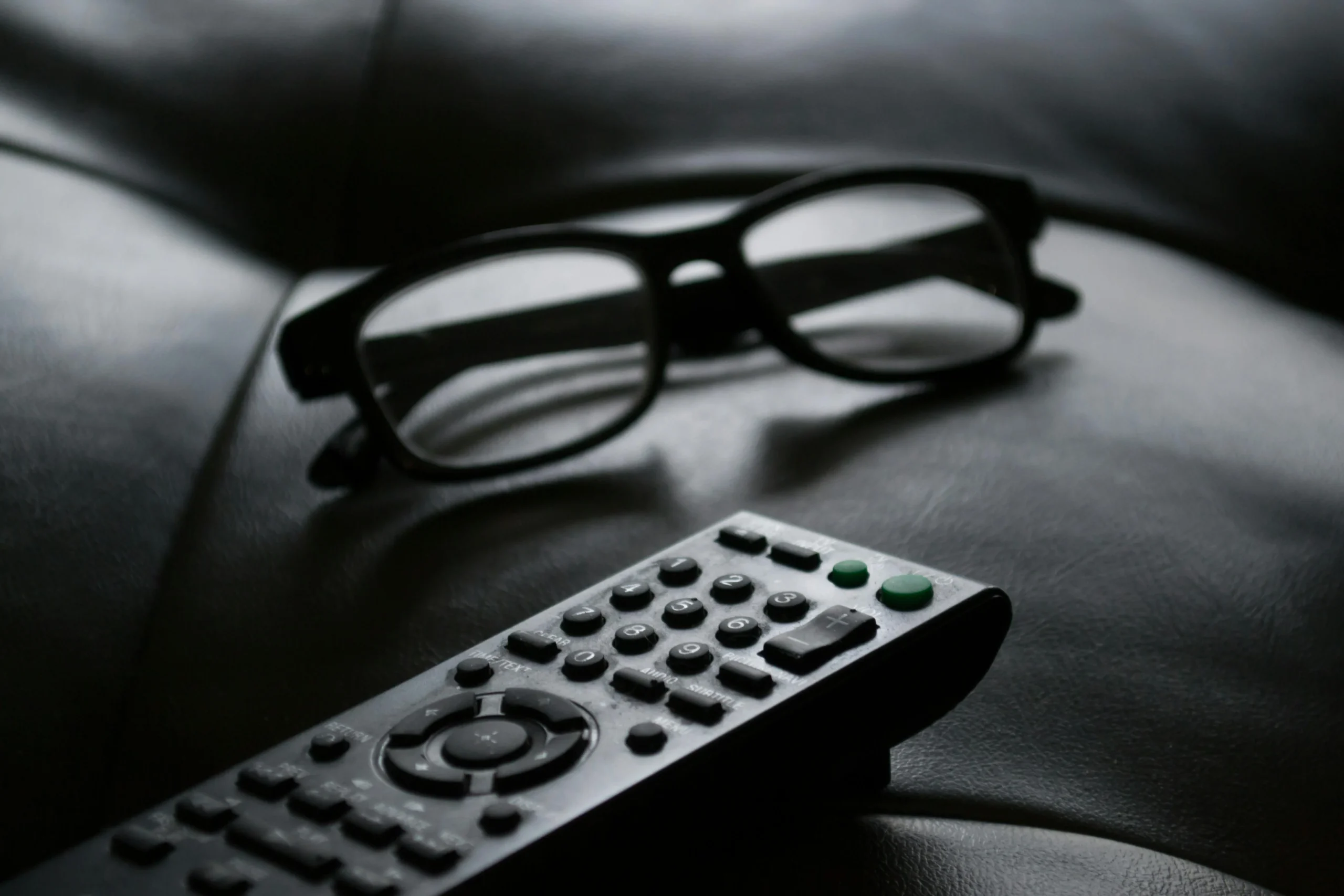 Téléviseur de salon diffusant un flux IPTV stable en haute résolution